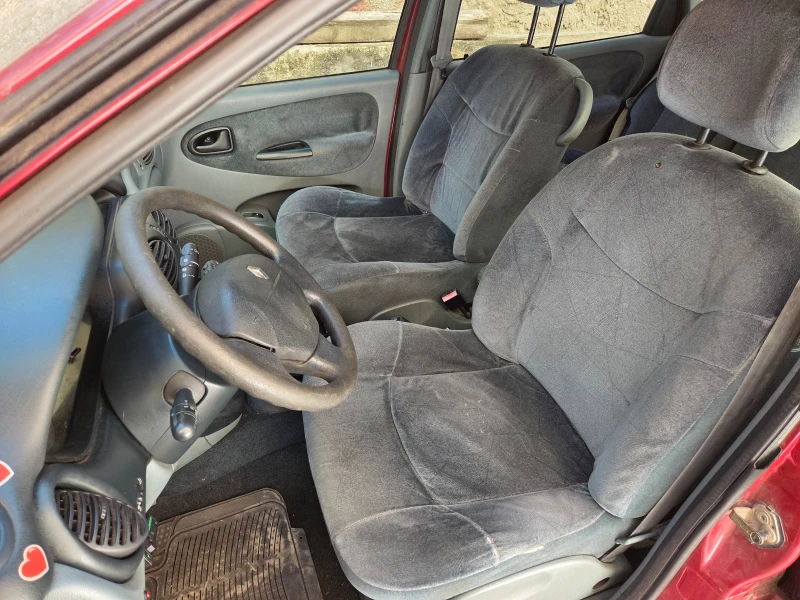Renault Scenic 1.6e, снимка 9 - Автомобили и джипове - 52192724