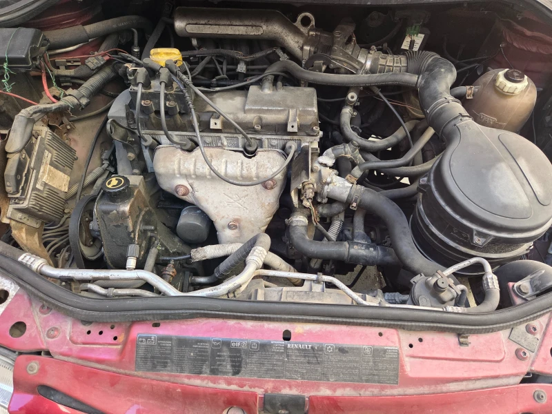 Renault Scenic 1.6e, снимка 12 - Автомобили и джипове - 52192724