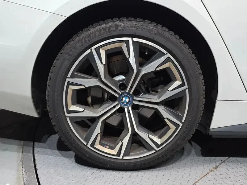 BMW i4, снимка 5 - Автомобили и джипове - 56688040