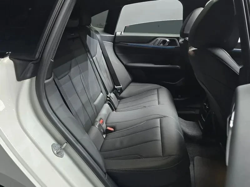 BMW i4, снимка 11 - Автомобили и джипове - 56688040