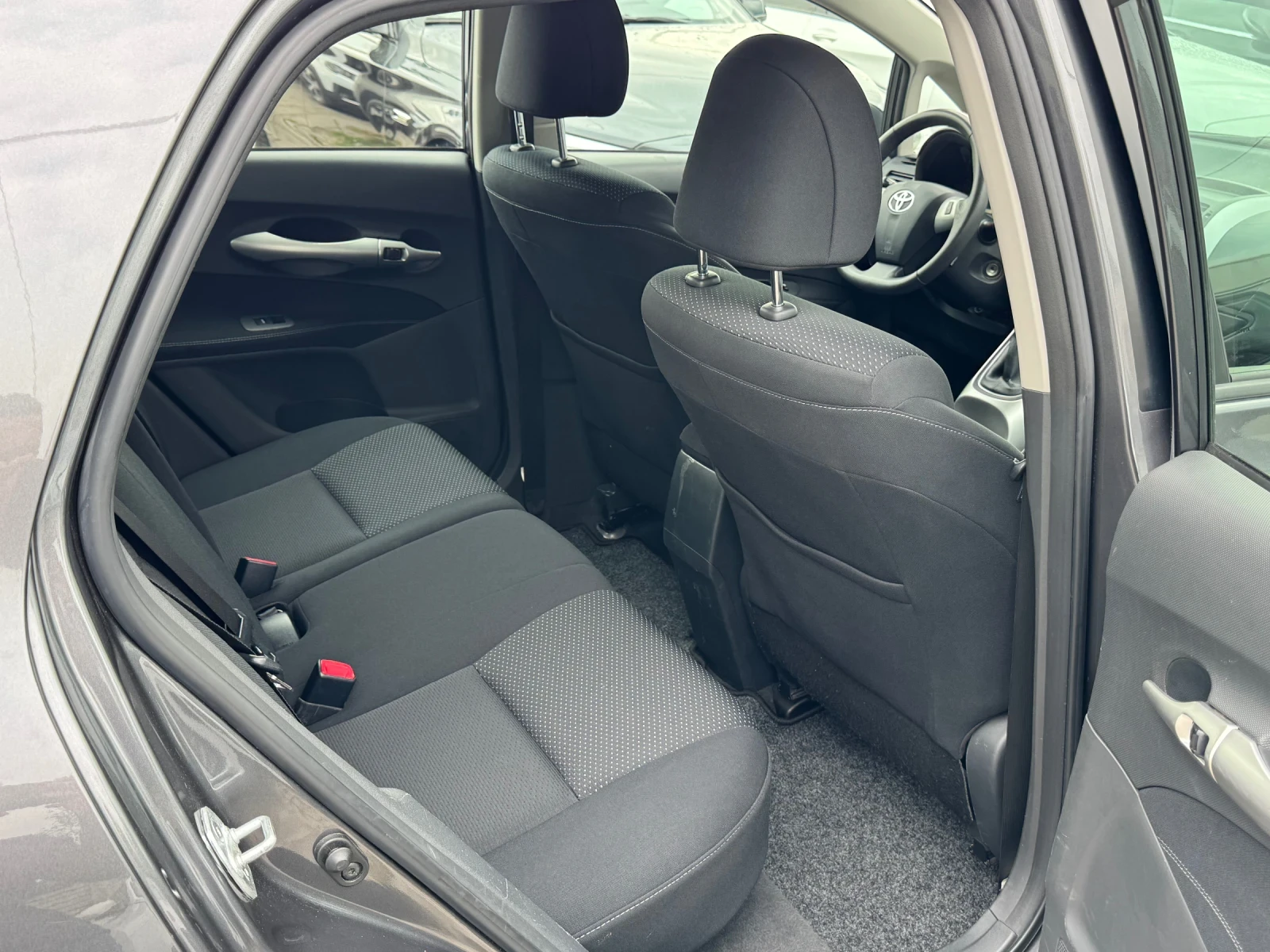 Toyota Auris 1.6 Benzin 132k.c  - изображение 10