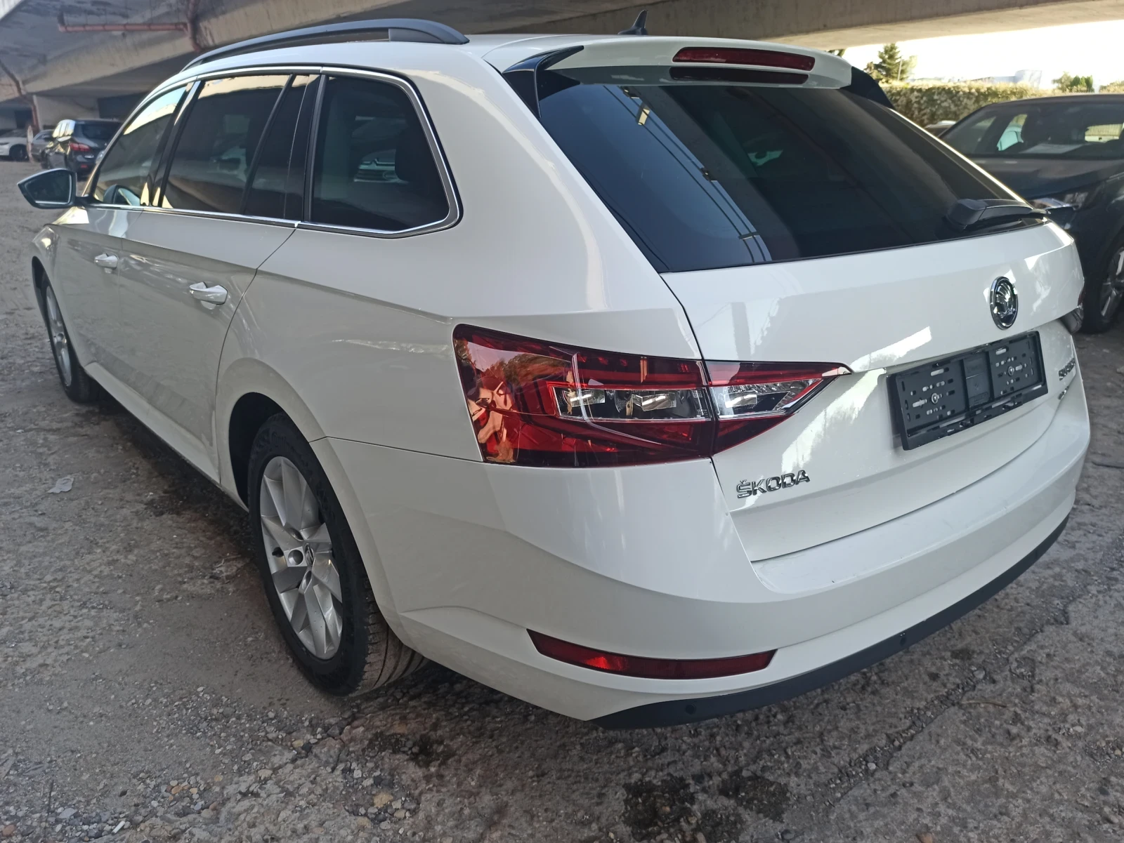 Skoda Superb 190к.с 4х4, KEYLESS, FACELIFT, снимка 12 - Автомобили и джипове - 51537437