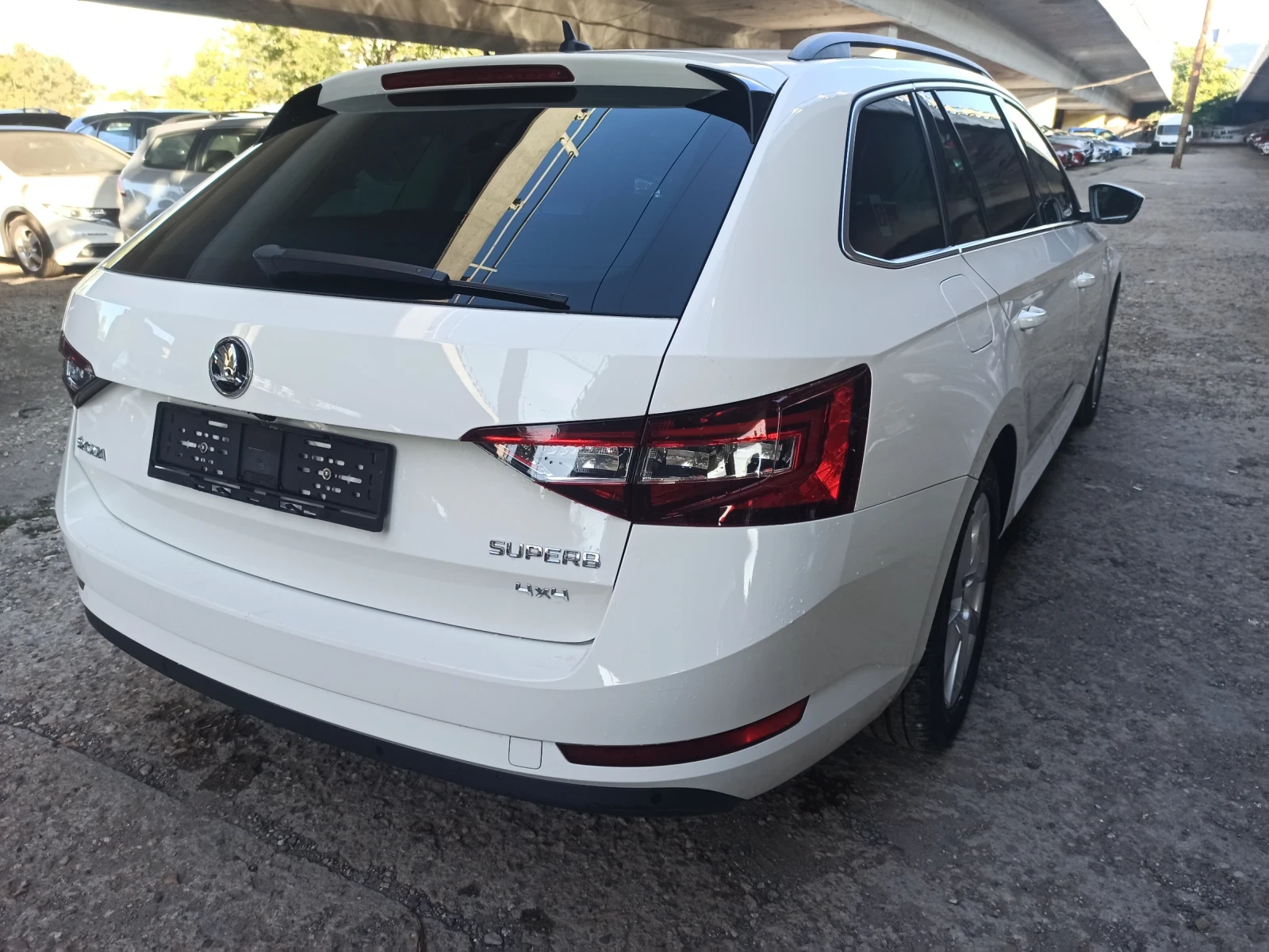 Skoda Superb 190к.с 4х4, KEYLESS, FACELIFT, снимка 13 - Автомобили и джипове - 51537437