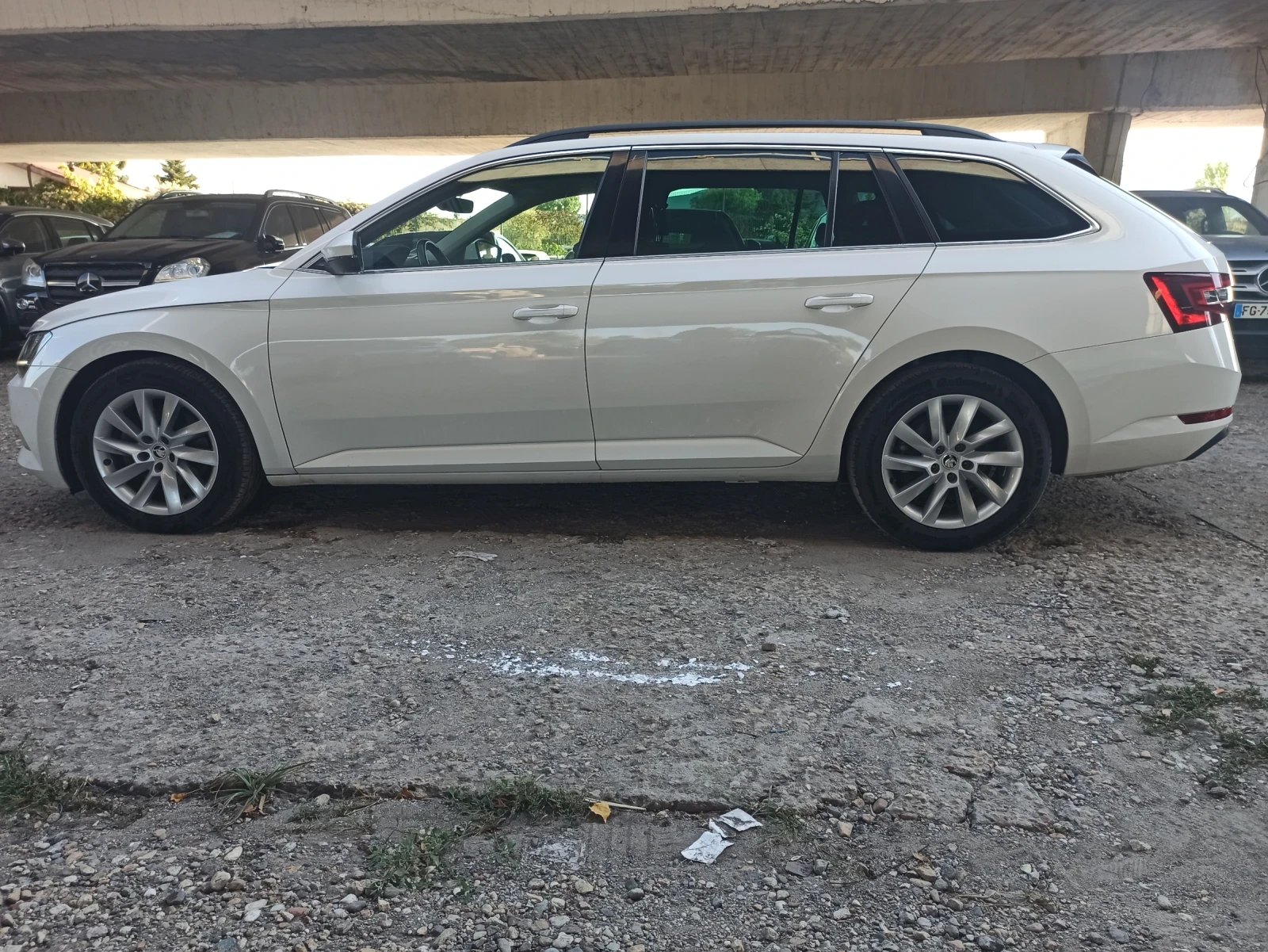 Skoda Superb 190к.с 4х4, KEYLESS, FACELIFT, снимка 14 - Автомобили и джипове - 51537437