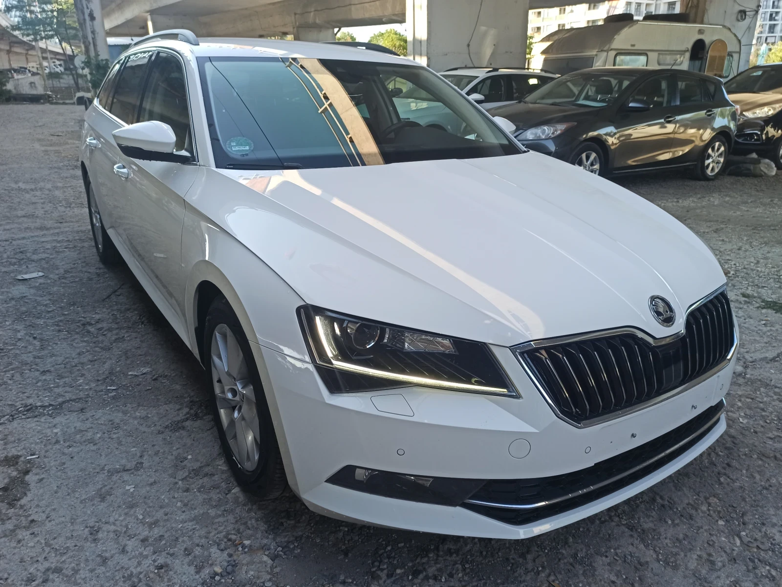 Skoda Superb 190к.с 4х4, KEYLESS, FACELIFT, снимка 11 - Автомобили и джипове - 51537437