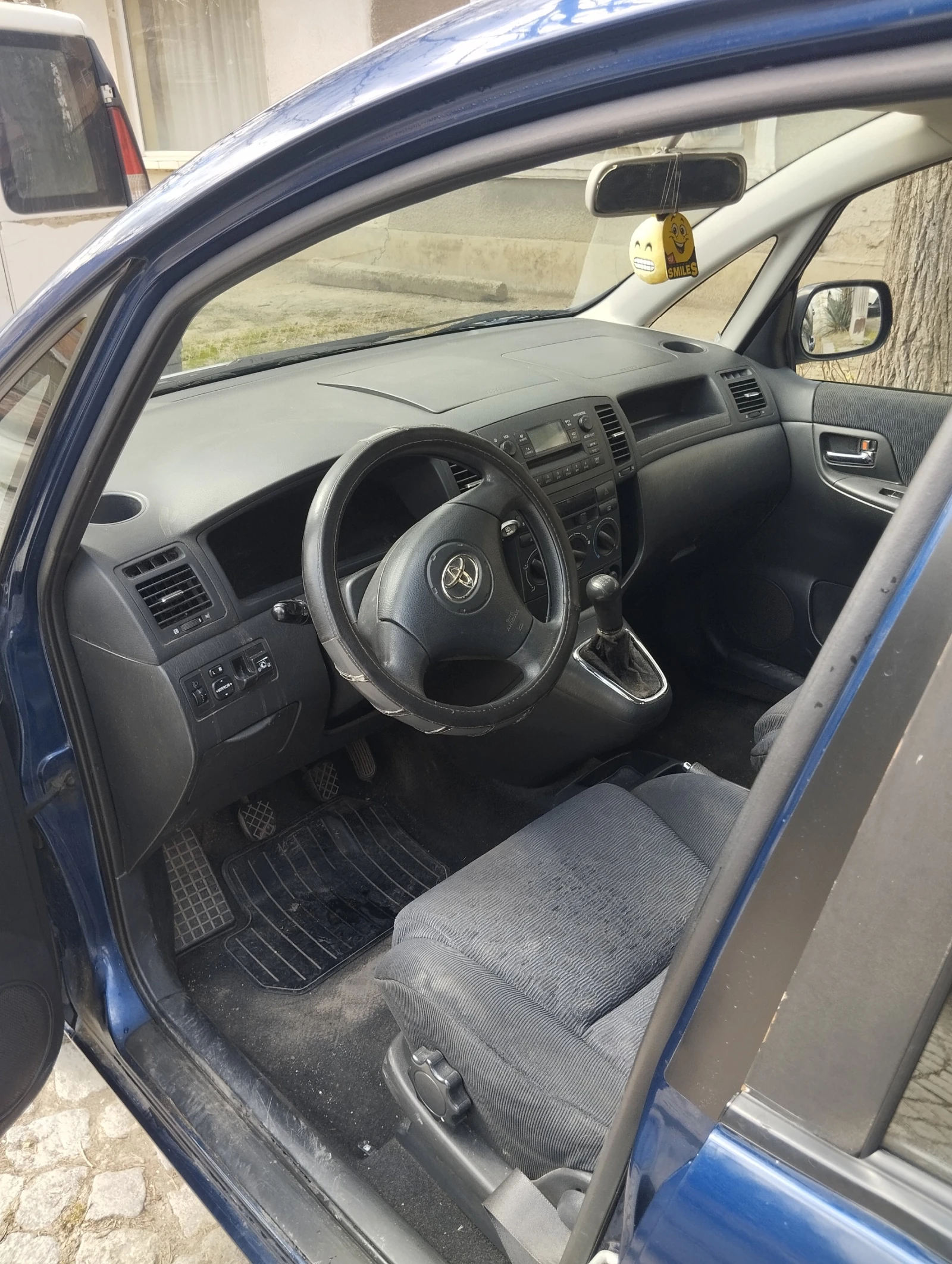 Toyota Corolla verso 2002, снимка 8 - Автомобили и джипове - 54300645