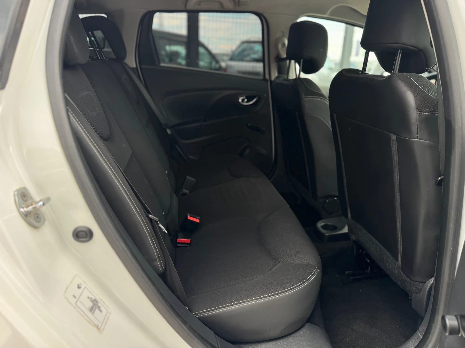 Renault Clio 1.5DCI sporter, снимка 12 - Автомобили и джипове - 54622068