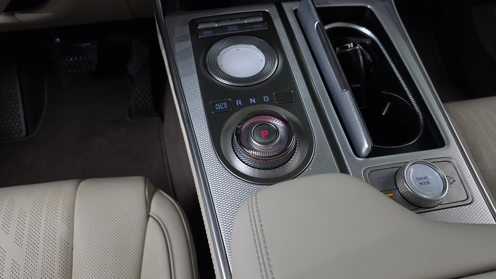 Genesis GV80 3.0d* ЛЮК* 360* ПОДГРЕВ ВОЛАН* ЕЛ. БАГАЖНИК* КРАЙН, снимка 9 - Автомобили и джипове - 55367082