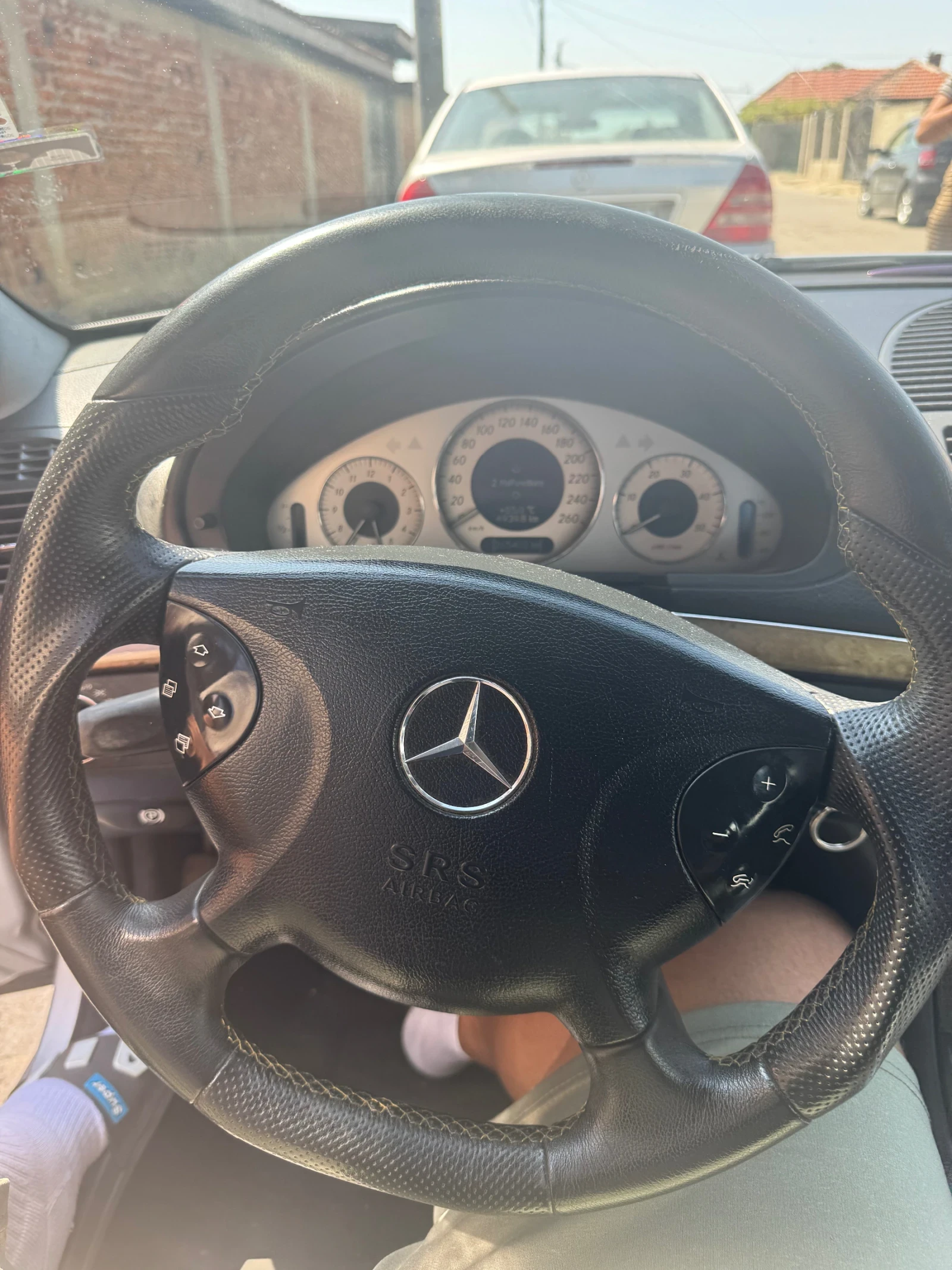 Mercedes-Benz E 270 CDI, снимка 9 - Автомобили и джипове - 55801130