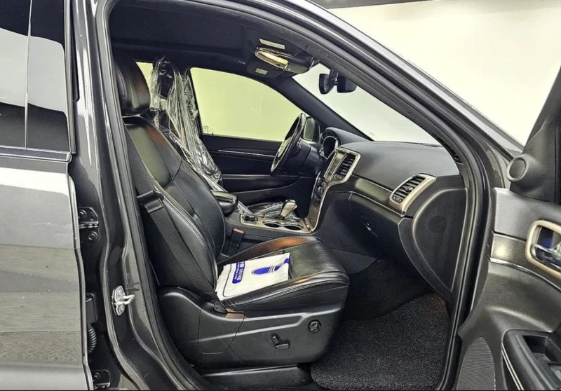 Jeep Grand cherokee LIMITED* 3.6* V6* 8ZF* ПОДГРЕВ* КАМЕРА* КЕЙЛЕС, снимка 9 - Автомобили и джипове - 53485758