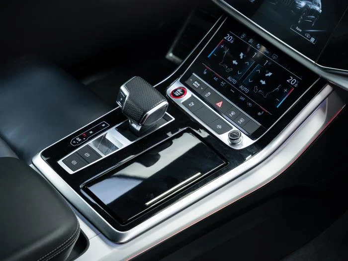 Audi SQ8 QUATTRO* MATRIX* CERAMIC* CAMERA* DRIVE SELECT* , снимка 11 - Автомобили и джипове - 54382912