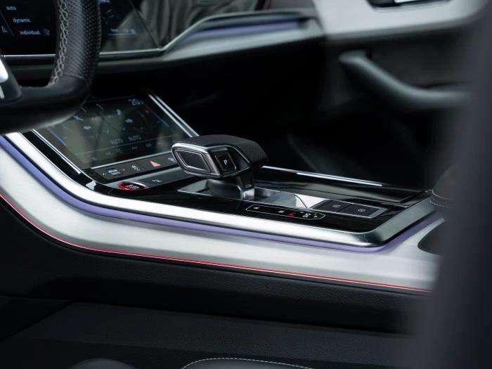 Audi SQ8 QUATTRO* MATRIX* CERAMIC* CAMERA* DRIVE SELECT* , снимка 8 - Автомобили и джипове - 54382912