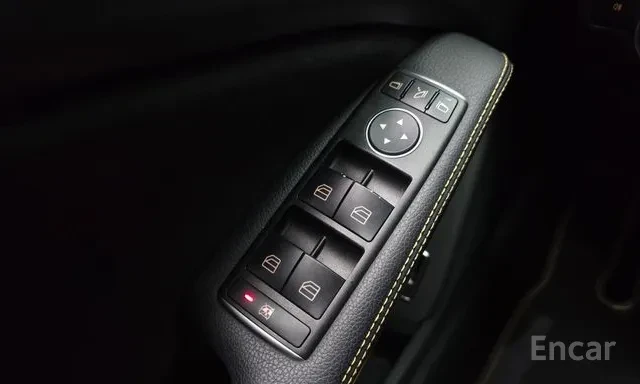 Mercedes-Benz GLA 45 AMG 50th Anniversary , снимка 13 - Автомобили и джипове - 56093154