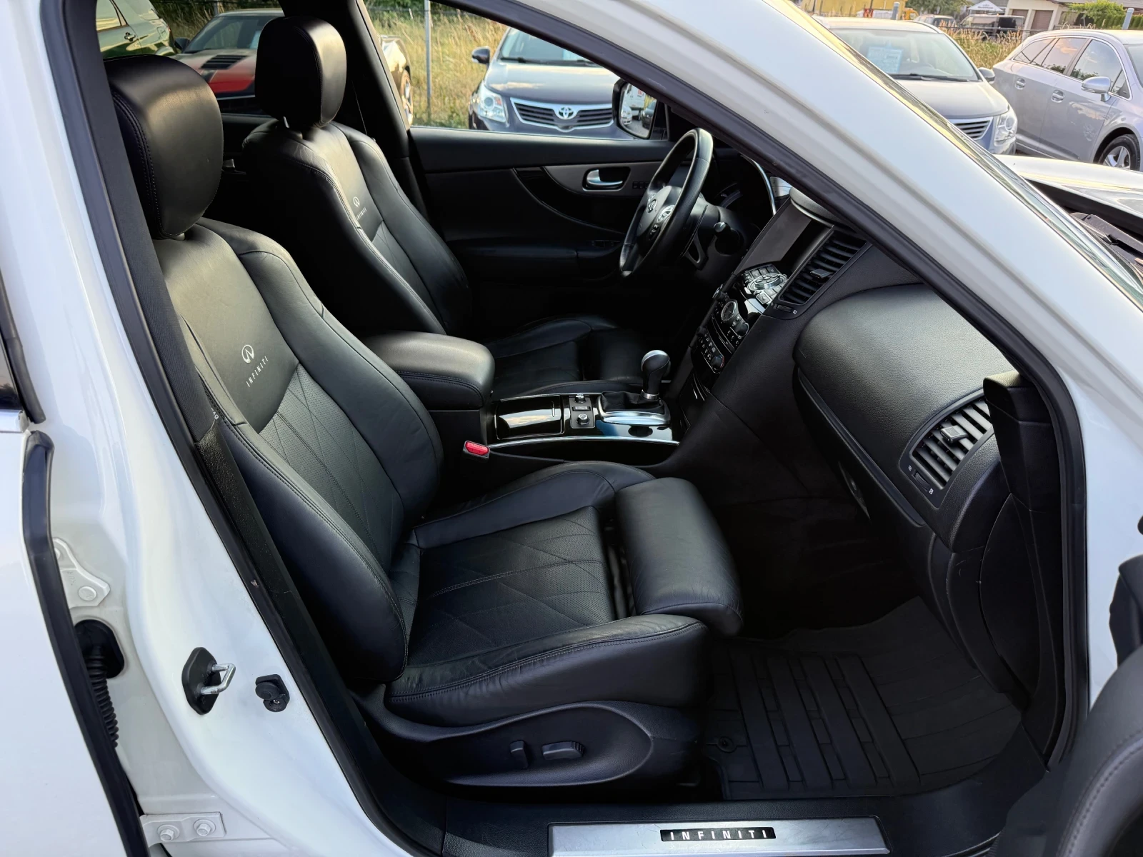 Infiniti Fx 30 dS V6 (238hp) AWD/DVD/TV/360/Подгрев/Обдухване/EU5 | Mobile.bg — изображение 11