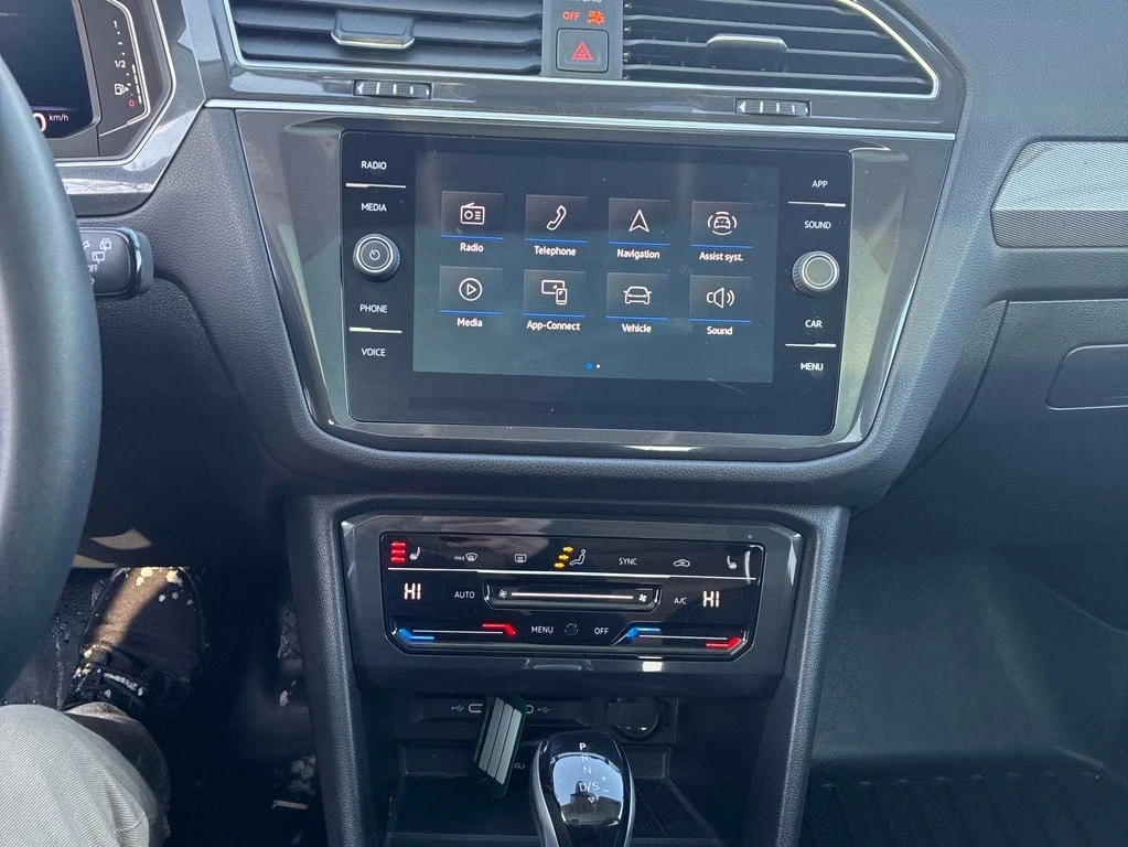 VW Tiguan Comfortline / AWD / Keyless / Подгреви / 2 Ключа   - изображение 9