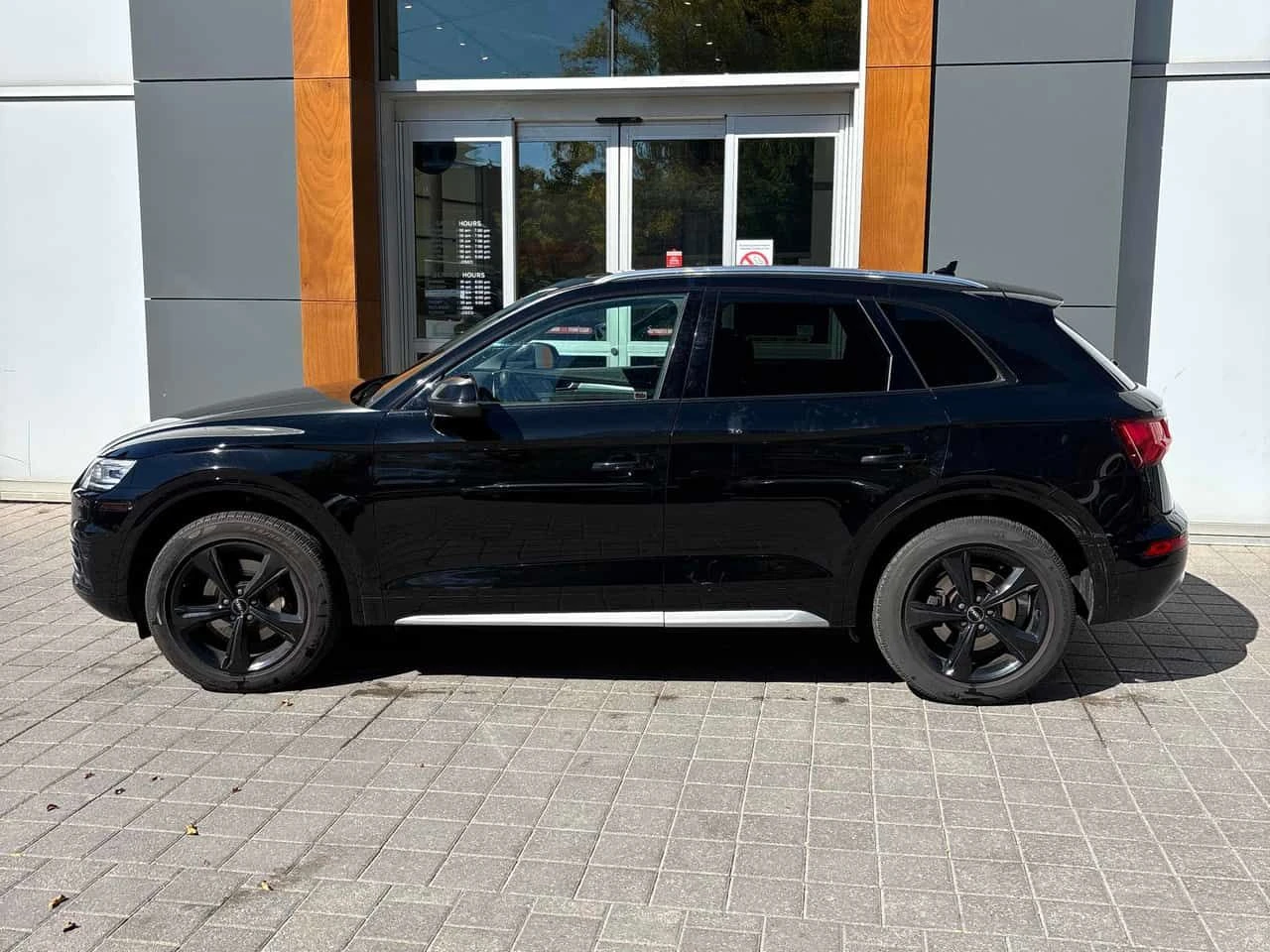 Audi Q5 | Progressiv | CARFAX | ПОДГРЕВ | ПАНОРАМА | , снимка 2 - Автомобили и джипове - 54307080