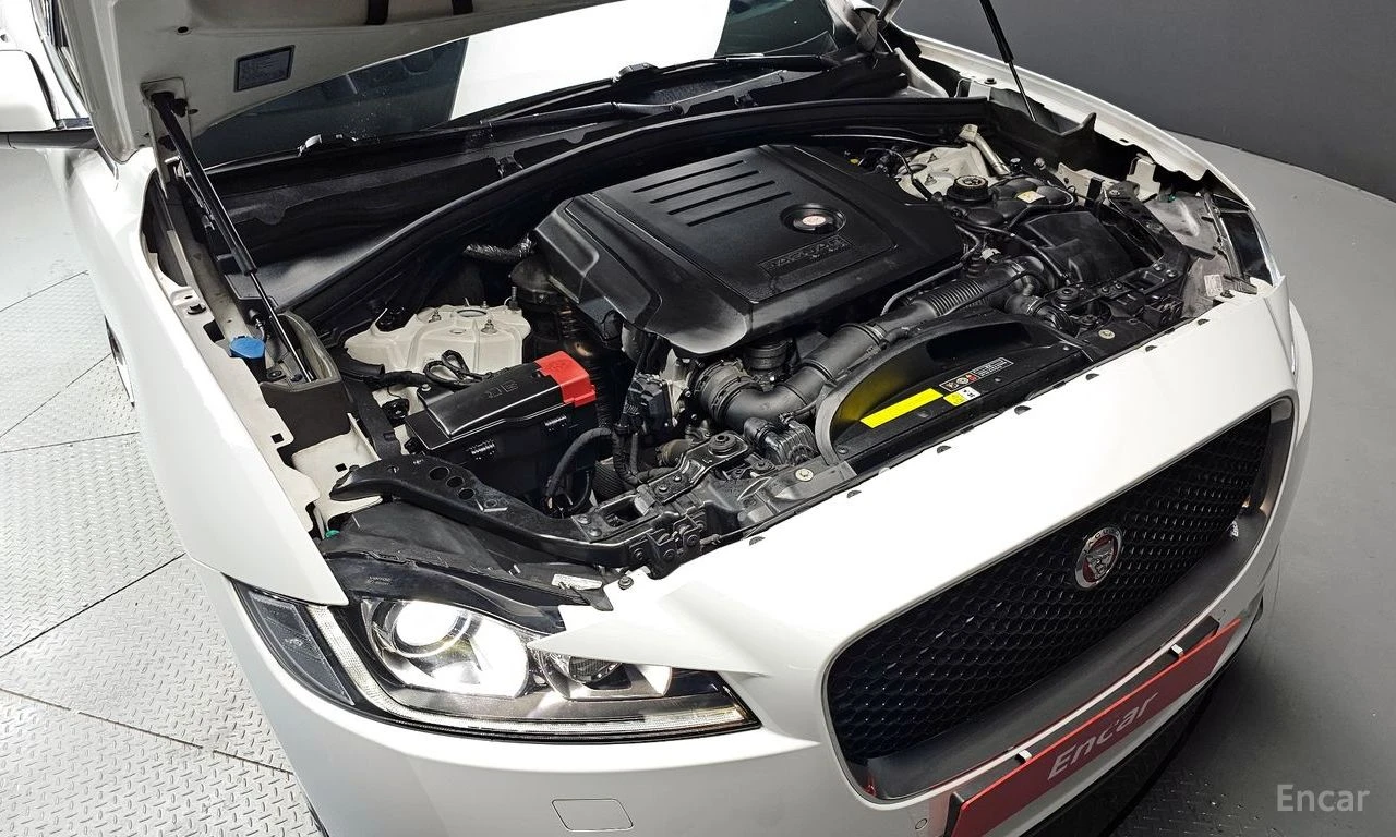 Jaguar F-PACE * 2.0d* КОЖА* ПОДГРЕВ* ПАНОРАМА* NAVI* LED* , снимка 5 - Автомобили и джипове - 54596104