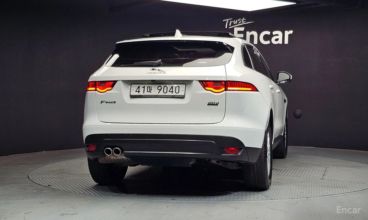 Jaguar F-PACE * 2.0d* КОЖА* ПОДГРЕВ* ПАНОРАМА* NAVI* LED* , снимка 4 - Автомобили и джипове - 54596104