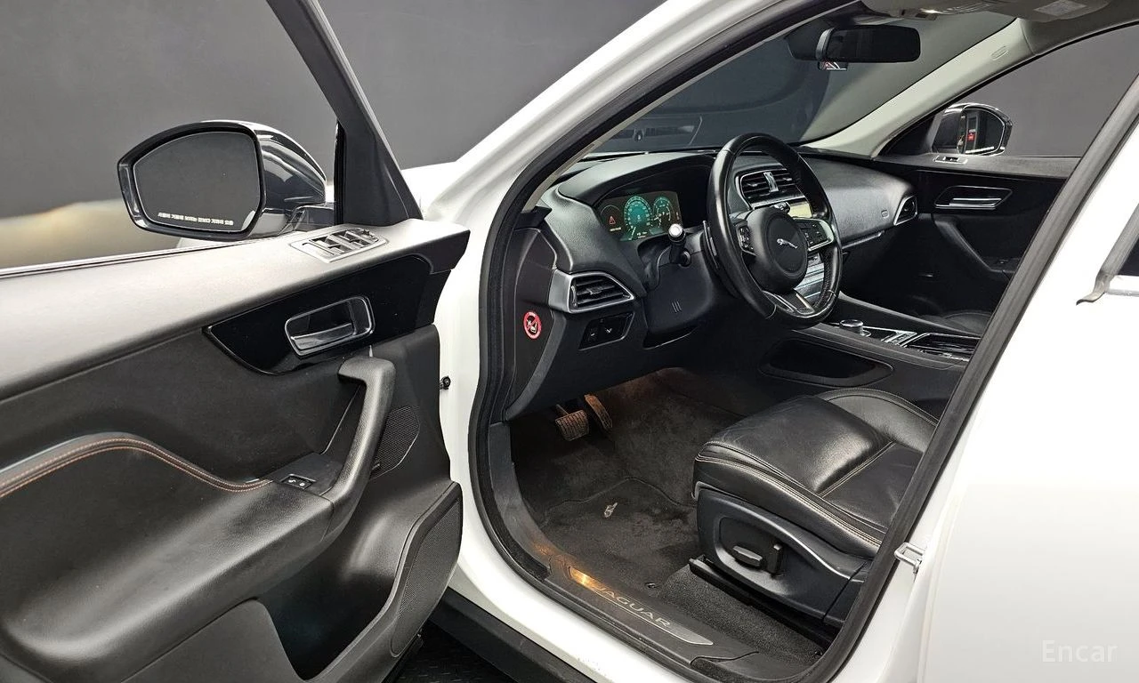 Jaguar F-PACE * 2.0d* КОЖА* ПОДГРЕВ* ПАНОРАМА* NAVI* LED* , снимка 9 - Автомобили и джипове - 54596104