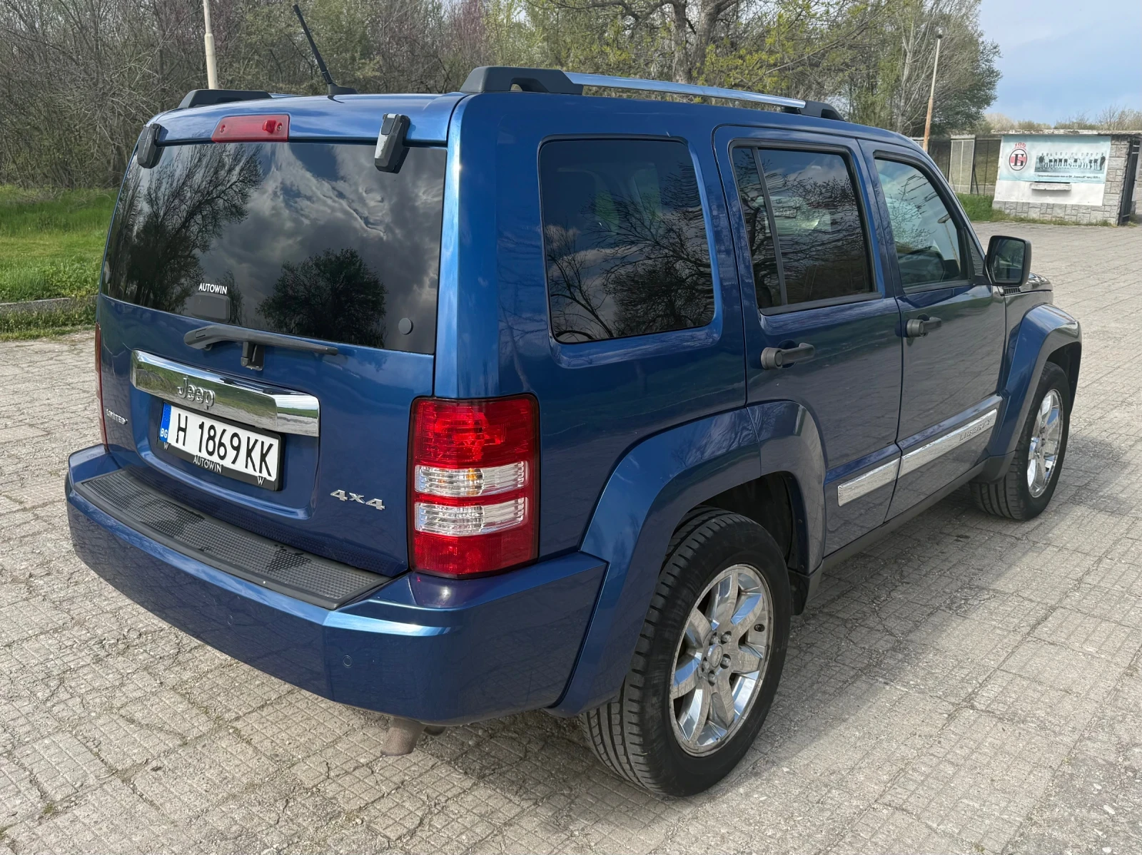 Jeep Cherokee Liberty Limited 3700, снимка 5 - Автомобили и джипове - 54733738