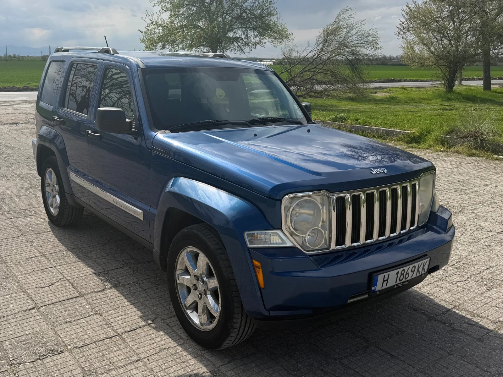 Jeep Cherokee Liberty Limited 3700, снимка 3 - Автомобили и джипове - 54733738