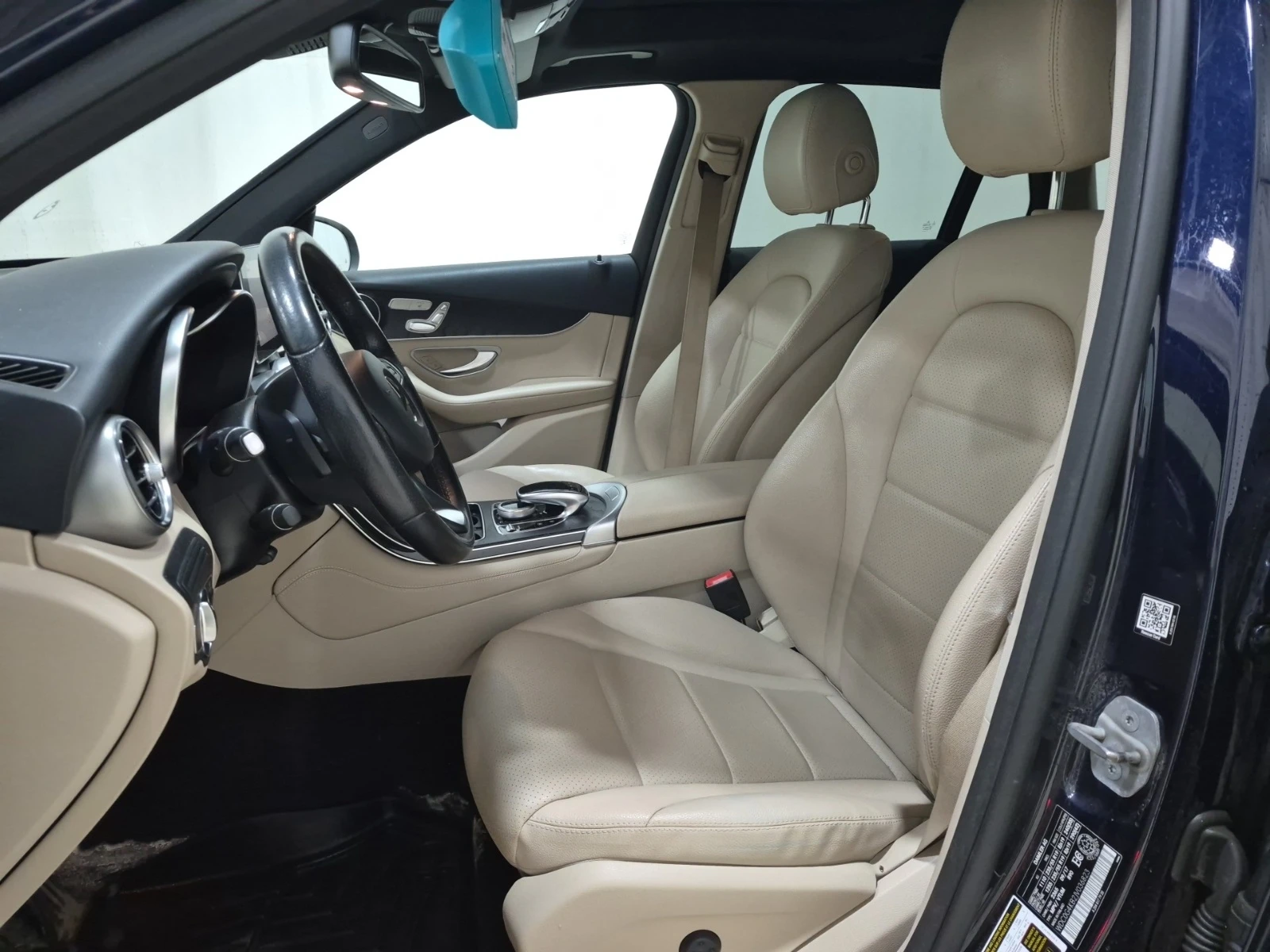 Mercedes-Benz GLC 300 * * CARFAX * * АВТО КРЕДИТ * * , снимка 5 - Автомобили и джипове - 54901145