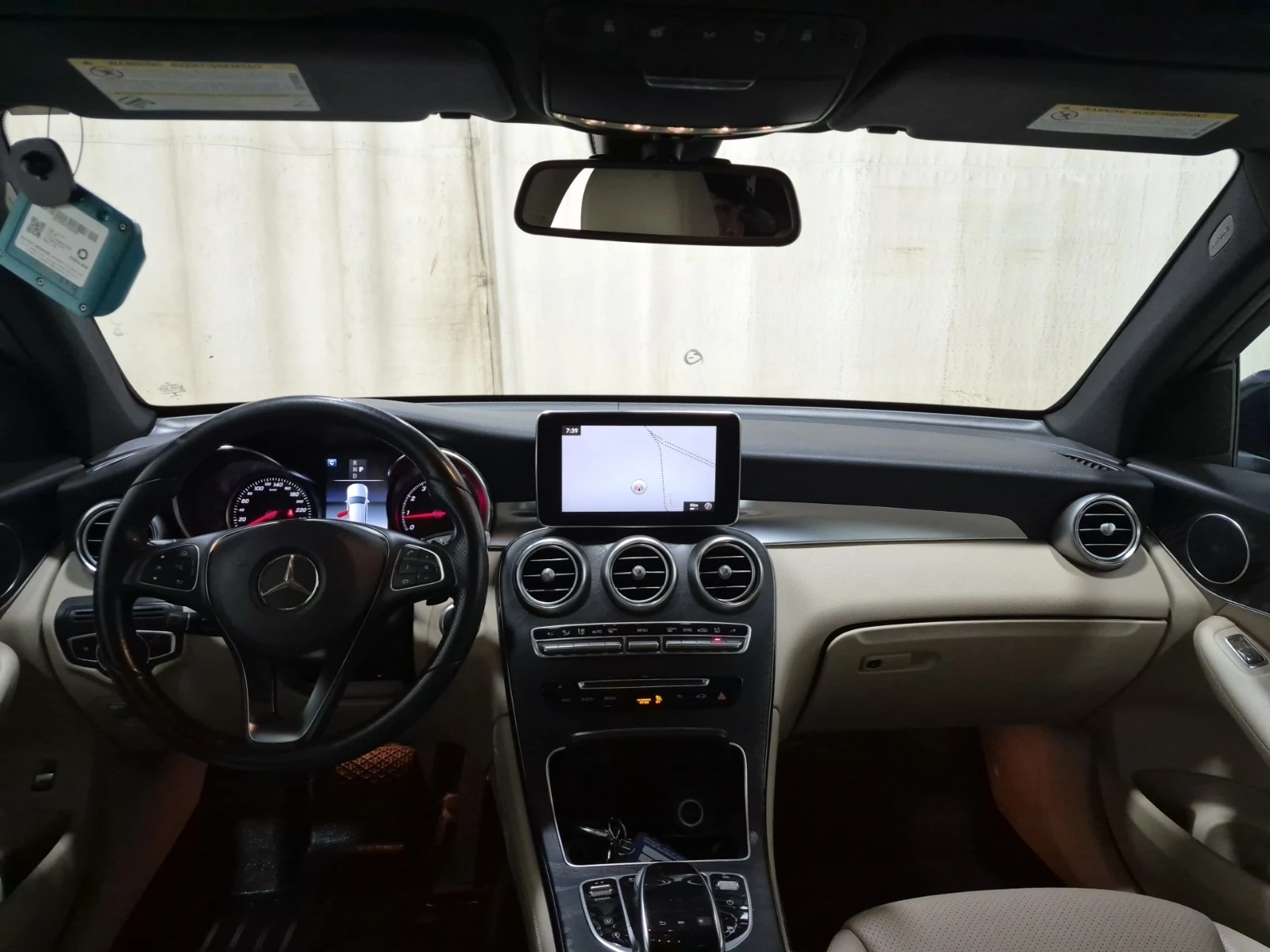 Mercedes-Benz GLC 300 * * CARFAX * * АВТО КРЕДИТ * * , снимка 6 - Автомобили и джипове - 54901145