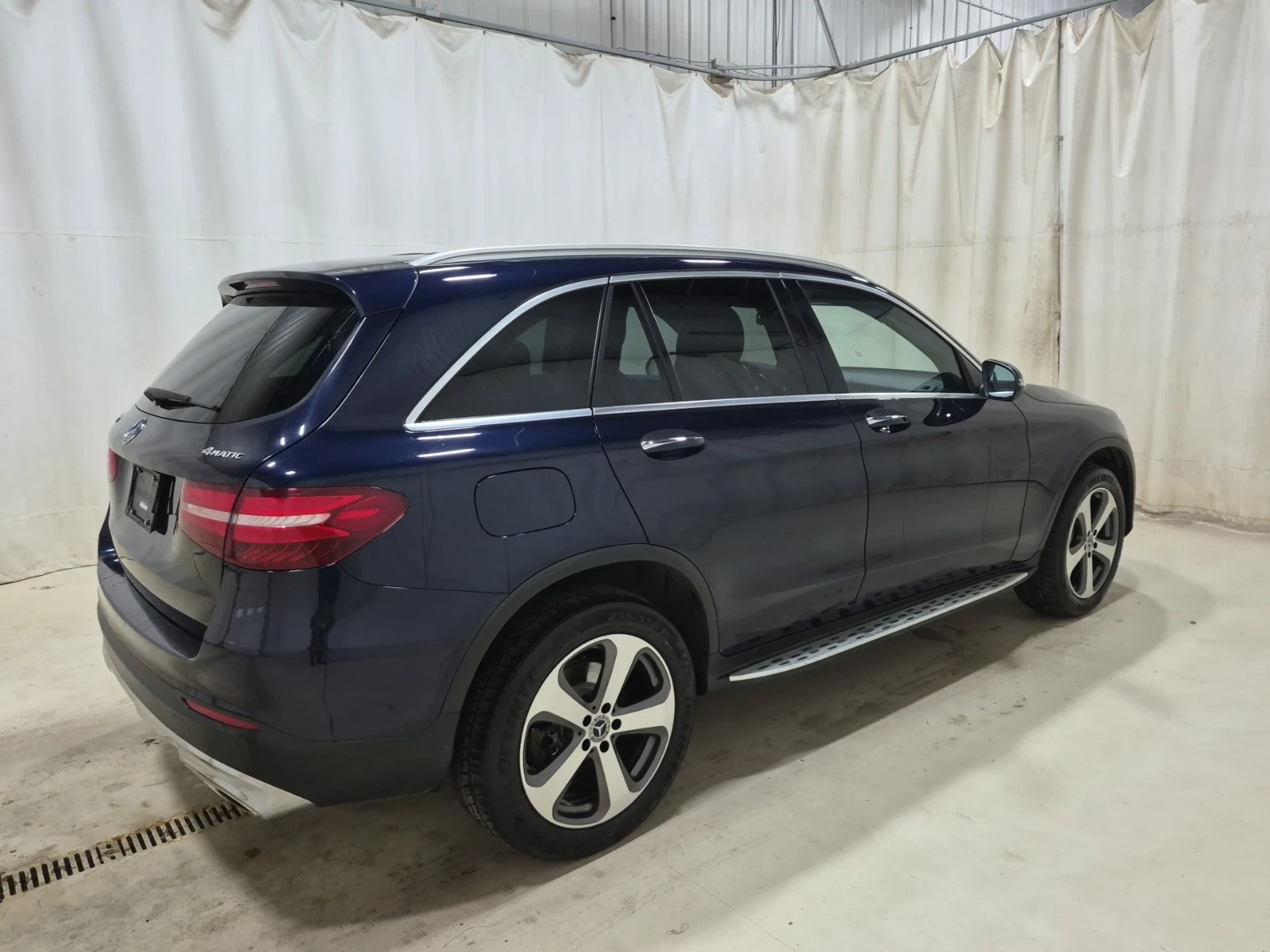 Mercedes-Benz GLC 300 * * CARFAX * * АВТО КРЕДИТ * * , снимка 3 - Автомобили и джипове - 54901145