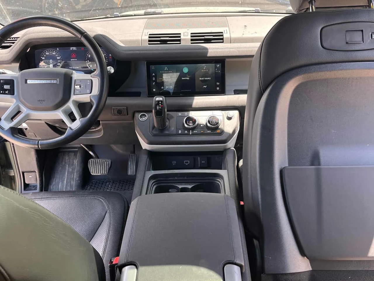 Land Rover Defender X Dynamic S/ПАНОРАМА/CARFAX/ОТ ПРЕДСТАВИТЕЛСТВО , снимка 9 - Автомобили и джипове - 55025840