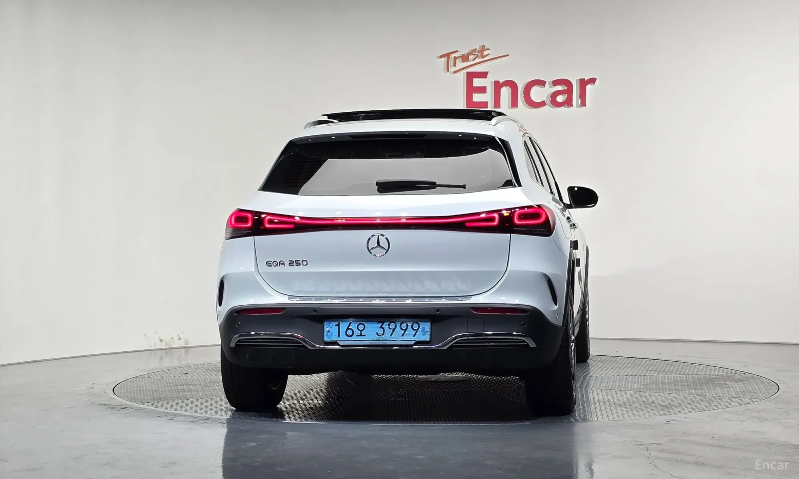 Mercedes-Benz EQA AMG-PACK* EKSTROV* UNIKAT* 64000KM!!!* , снимка 4 - Автомобили и джипове - 55183869