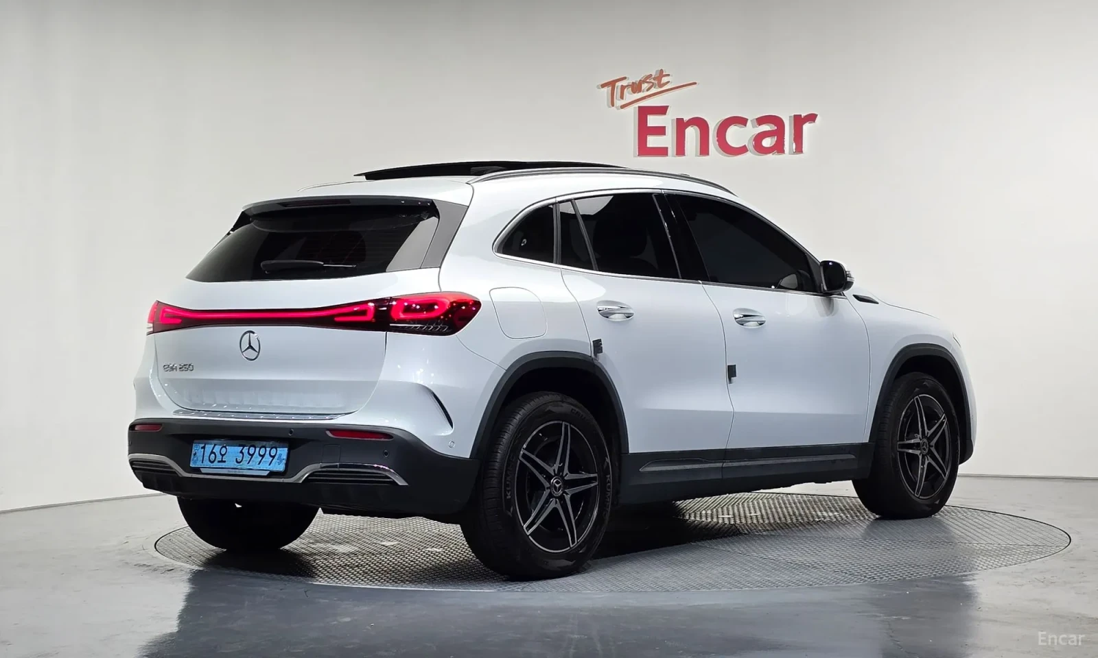 Mercedes-Benz EQA AMG-PACK* EKSTROV* UNIKAT* 64000KM!!!* , снимка 2 - Автомобили и джипове - 55183869