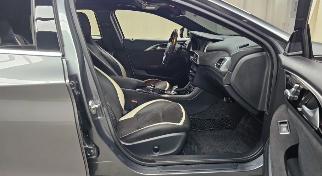 Infiniti Q30 S 2.0T, снимка 8 - Автомобили и джипове - 55216357