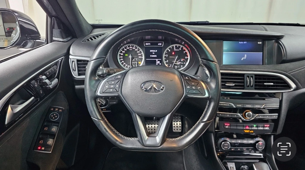 Infiniti Q30 S 2.0T, снимка 11 - Автомобили и джипове - 55216357