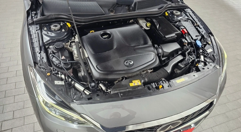 Infiniti Q30 S 2.0T, снимка 9 - Автомобили и джипове - 55216357