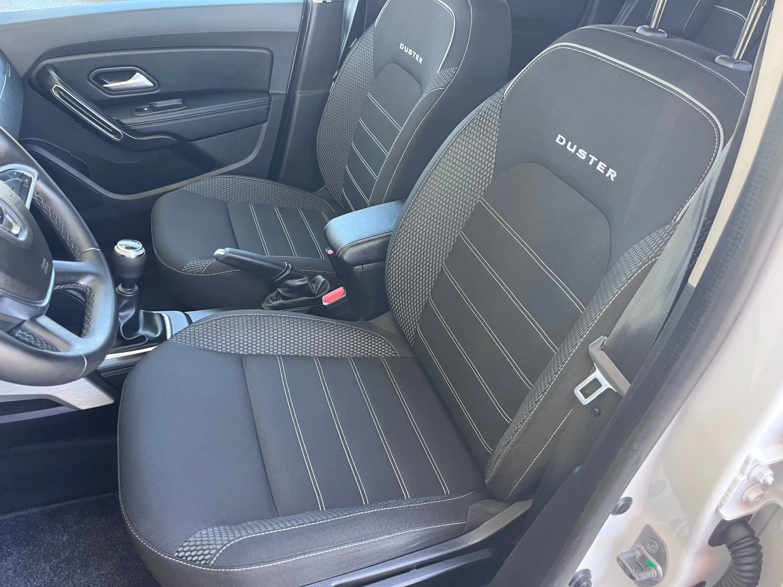 Dacia Duster 1.5Dci 4x4 / Extreme , снимка 13 - Автомобили и джипове - 55736874