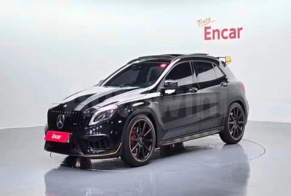 Mercedes-Benz GLA 45 AMG 50th Anniversary 