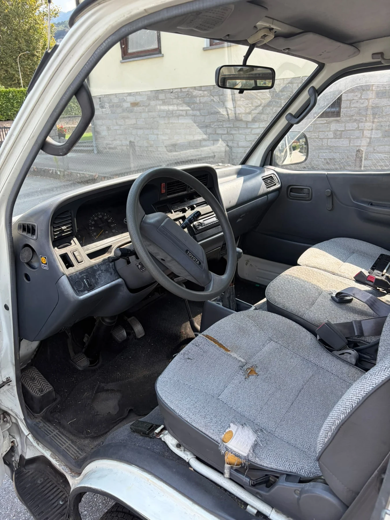 Toyota Hiace Toyota Hiace 2.4i 4WD   4x4   9 ����� | Mobile.bg � ����������� 15