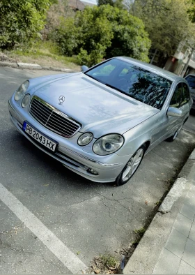 Mercedes-Benz E 320, снимка 1