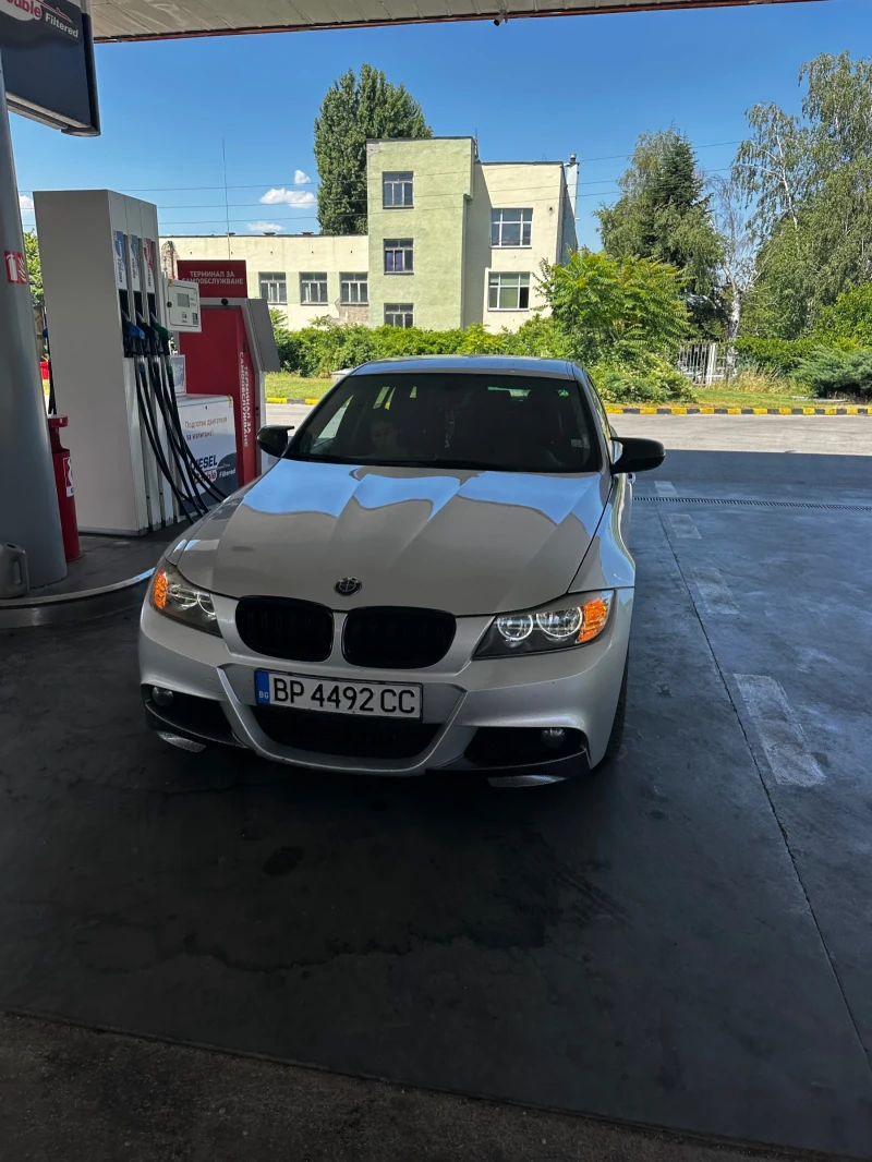 BMW 320, снимка 11 - Автомобили и джипове - 52729660