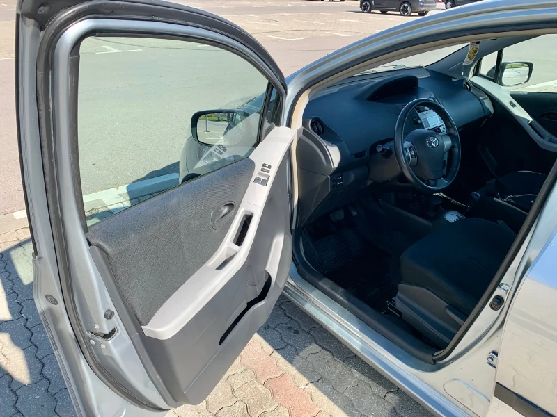 Toyota Yaris 1, 4 D4D, снимка 11 - Автомобили и джипове - 52998244