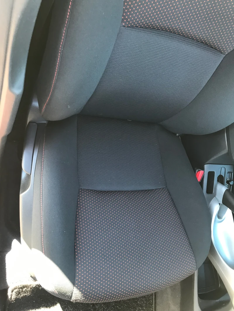 Toyota Auris 1.6VALVEMATIK, снимка 11 - Автомобили и джипове - 53533249