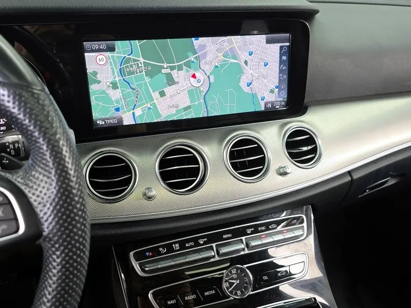 Mercedes-Benz E 200, снимка 14 - Автомобили и джипове - 52690131