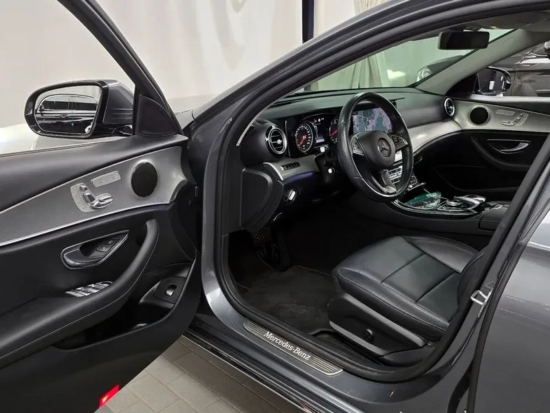 Mercedes-Benz E 200, снимка 10 - Автомобили и джипове - 52690131