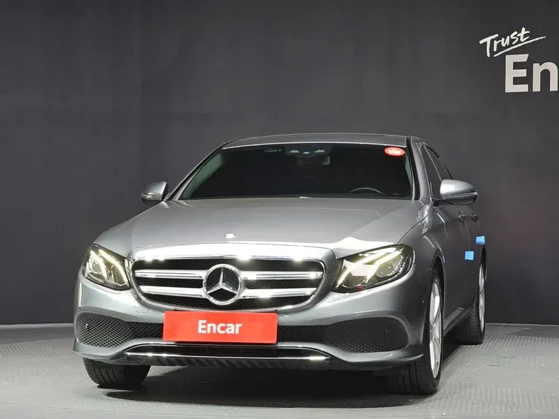 Mercedes-Benz E 200, снимка 3 - Автомобили и джипове - 52690131