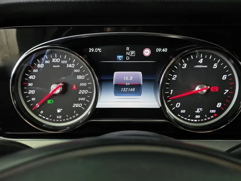 Mercedes-Benz E 200, снимка 8 - Автомобили и джипове - 52690131