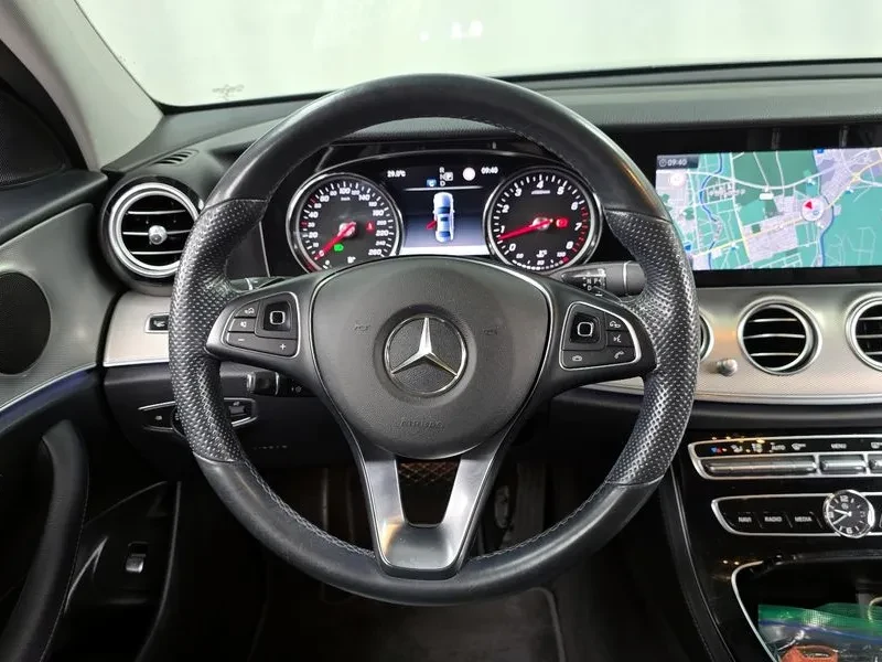 Mercedes-Benz E 200, снимка 13 - Автомобили и джипове - 52690131