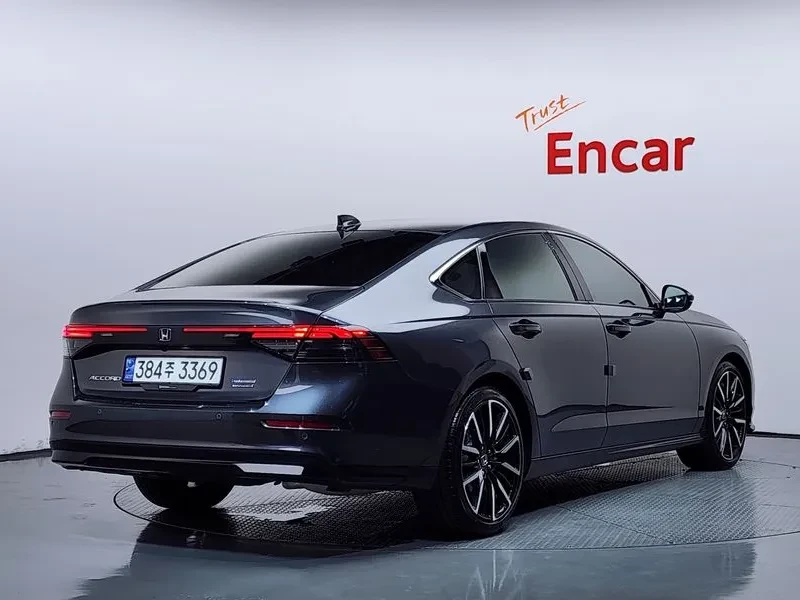 Honda Accord 2.0 Hybrid Touring, снимка 2 - Автомобили и джипове - 55815323