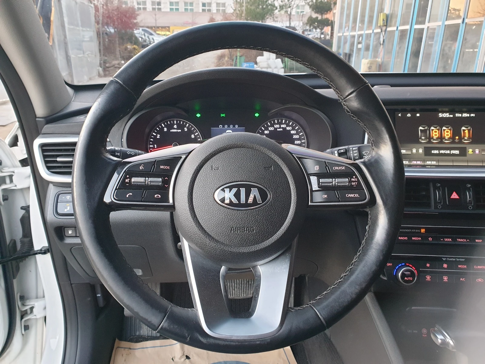 Kia K5  Гаранция 1г. Сервизна история и реални километри - изображение 10