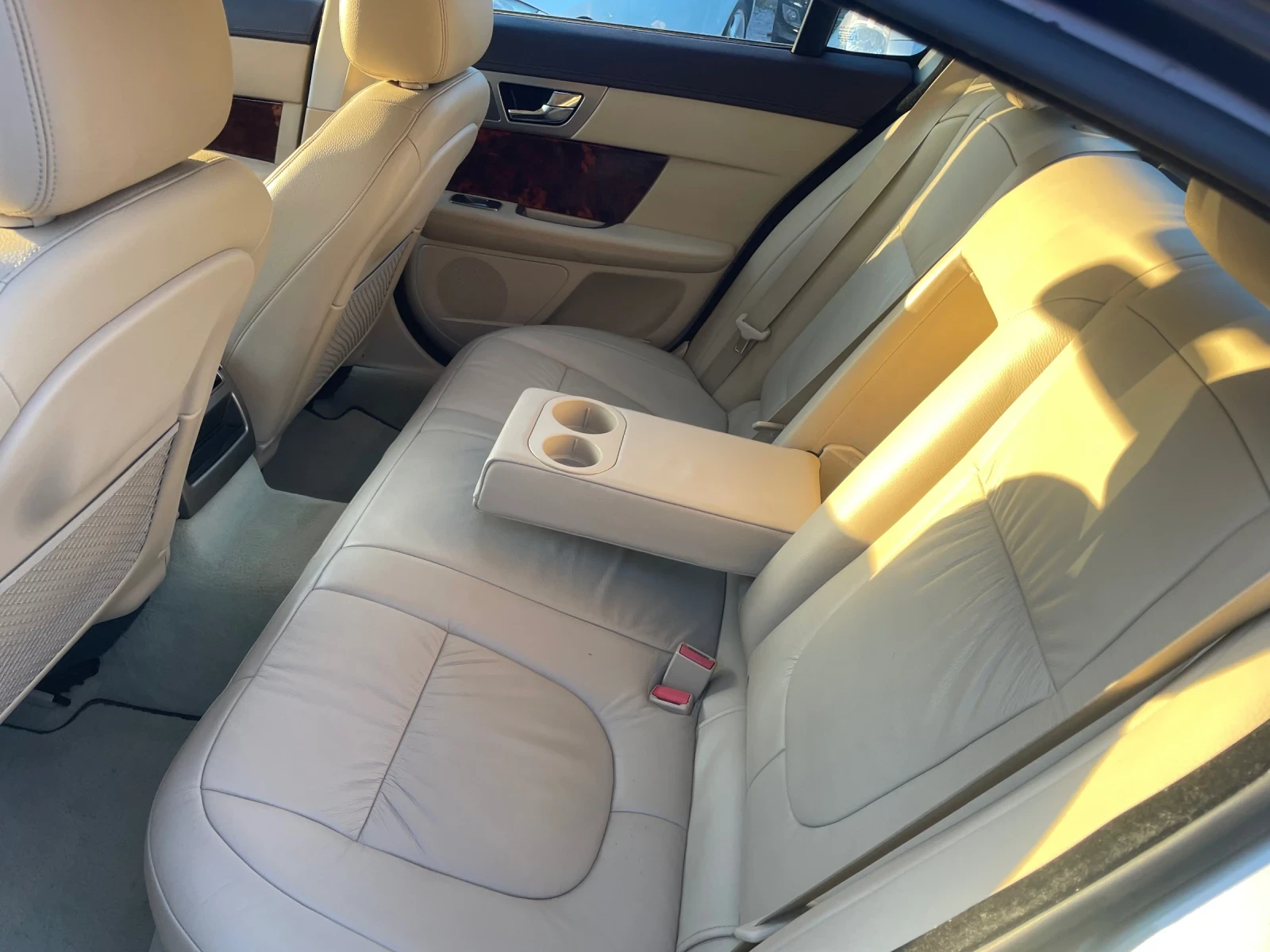 Jaguar Xf 3.0 Benzin , 258  , 128000  | Mobile.bg   11