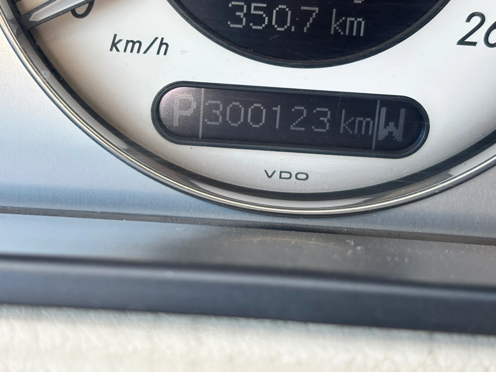 Mercedes-Benz E 220, снимка 14 - Автомобили и джипове - 53814392